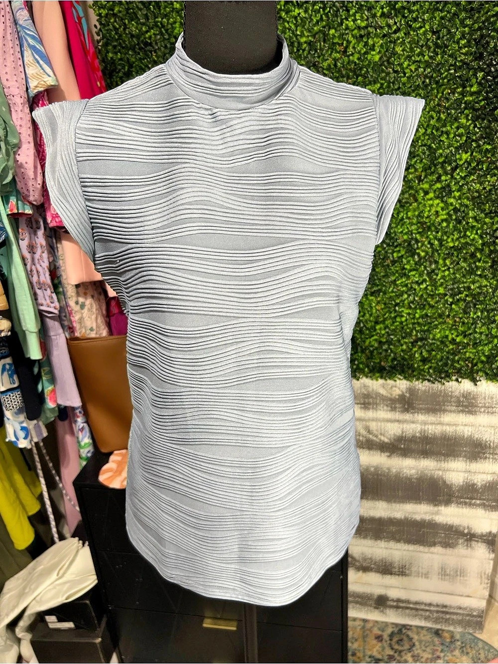 SHEIN Textured Mock Neck Short Sleeve Top in Gray Like New